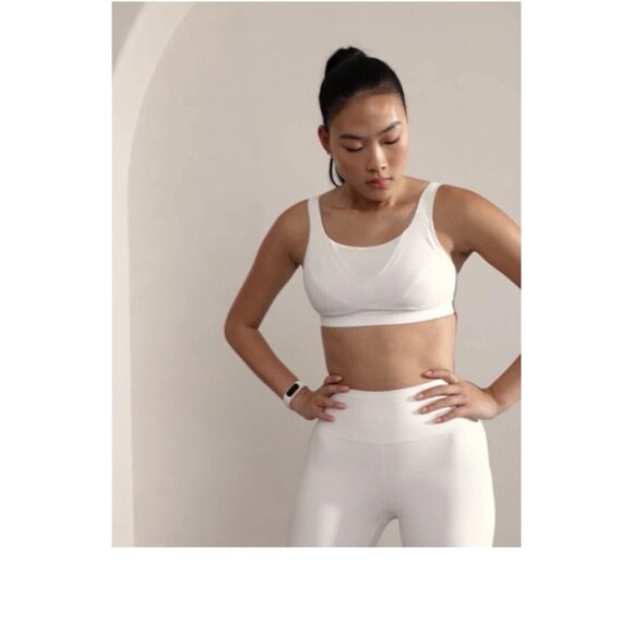 NWT ATHLETA Invincible Bra White Sports Bra 34C - Picture 1 of 8
